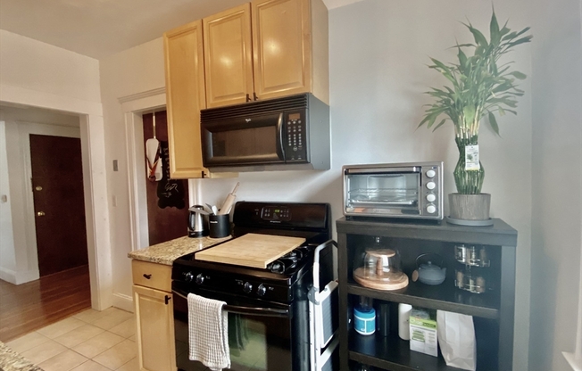 1 bed, 1 bath, 575 sqft, $1,800, Unit 9