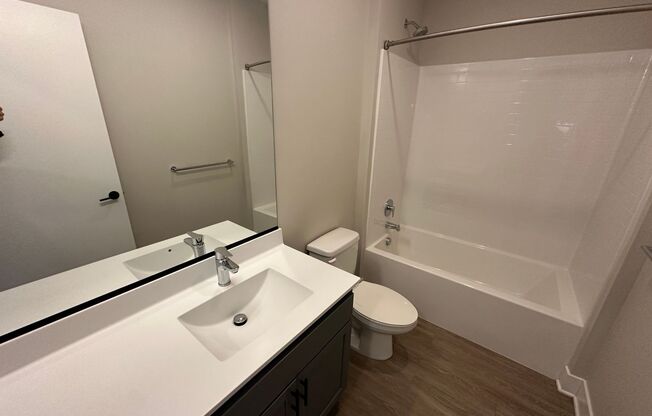 1 bed, 1 bath, 865 sqft, $1,724, Unit 422