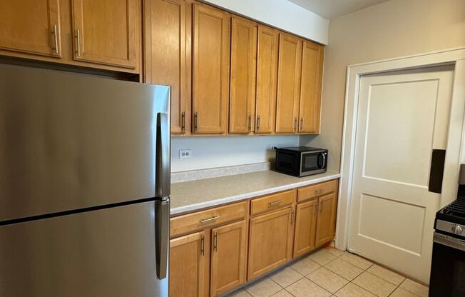 1 bed, 1 bath, 765 sqft, $1,695, Unit 615-2C