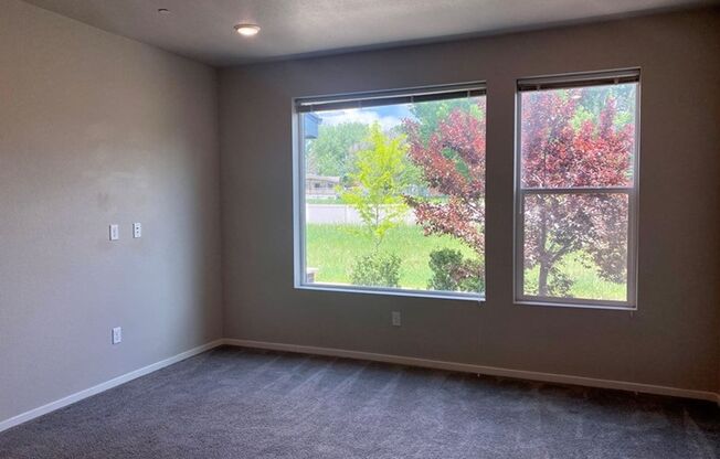 Lovely Newer Townhouse