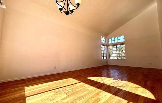 Spacious 4 bedroom near Windmill and Bermuda.