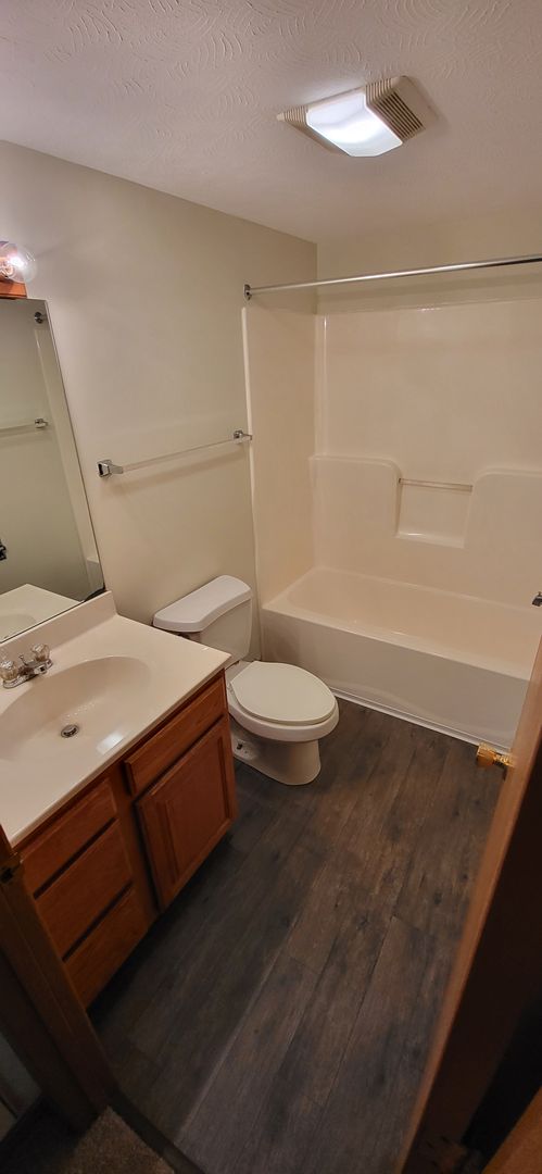 2 beds, 1 bath, 775 sqft, $975, Unit 1239-07