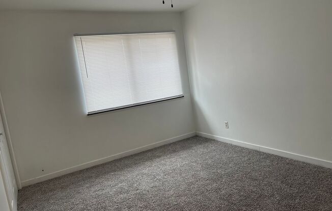 1 bed, 1 bath, $850, Unit Unit-I