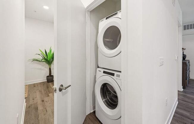 2 beds, 2 baths, 945 sqft, $1,925, Unit 606