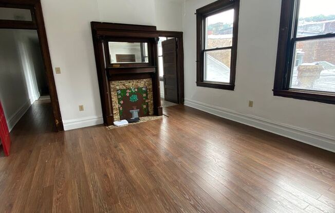 1309 E Carson