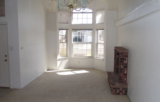 Northeast El Paso 3 Bed w/bonus loft!