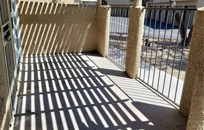 REALLY CUTE TOWNHOME LOCATED IN GREEN VALLEY AREA!!