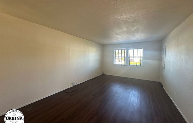 2 beds, 1 bath, $2,500