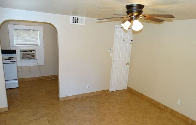 1 bed, 1 bath, $615, Unit 21B