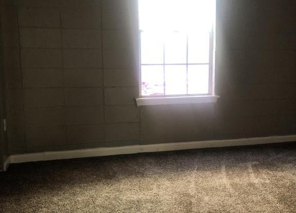 1 bed, 1 bath, 700 sqft, $550