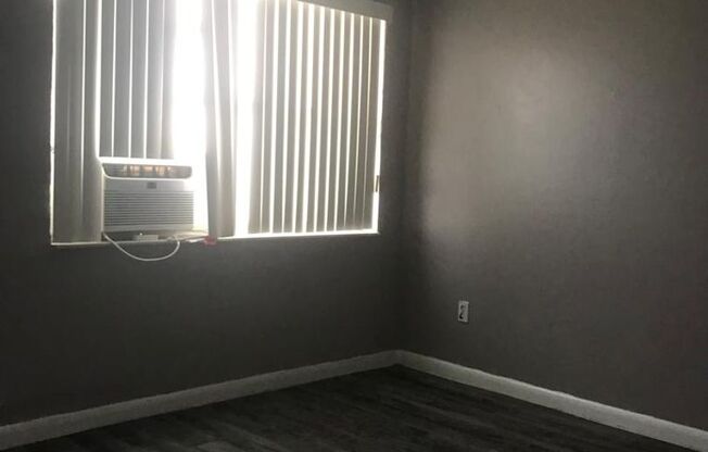 3 beds, 1 bath, 880 sqft, $2,000, Unit 5300-22