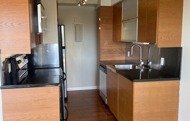 1 bed, 1 bath, 646 sqft, $1,450, Unit 704