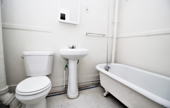 Studio, 1 bath, 2 sqft, $725, Unit #105