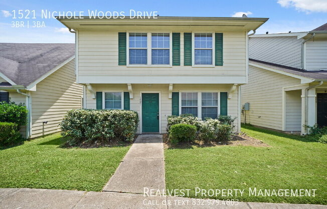 1521 NICHOLE WOODS