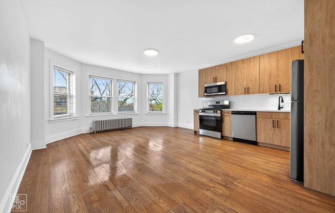 6310 N Artesian