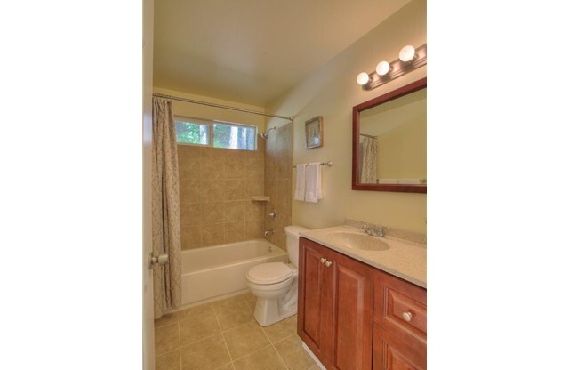 3BR/1BA Single Family House - Bellevue
