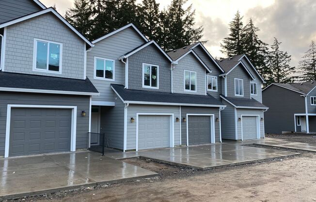 LIKE NEW 3-BR TOWNHOMES FOR RENT IN KALAMA - 193 Cloverdale Rd, Unit B