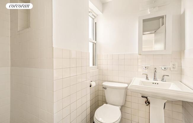 225 W 10 ST