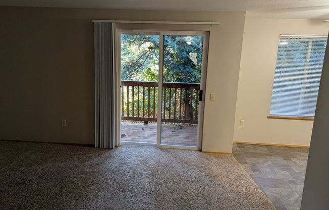 2 beds, 2 baths, 950 sqft, $1,350, Unit 27