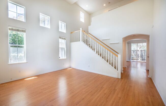 Large Single Family Home in Desirable University Square Neighborhood!