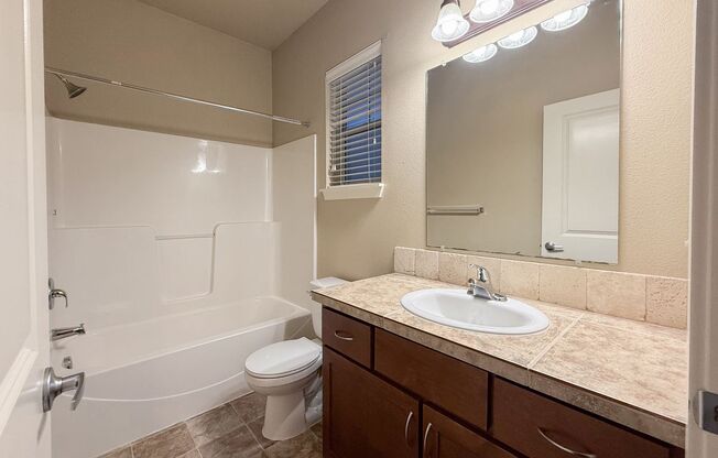 2 beds, 2 baths, 1,090 sqft, $1,600, Unit 501-05