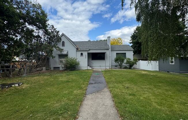 Charming 3 Bed Rental in Prime Location