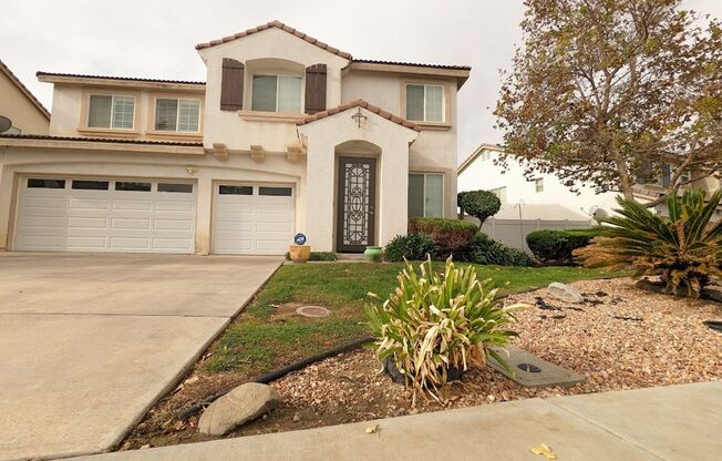 GORGEOUS EXECUTIVE HOME LOCATED IN DESIRABLE RANCHO BELAGO AREA OF MORENO VALLEY.