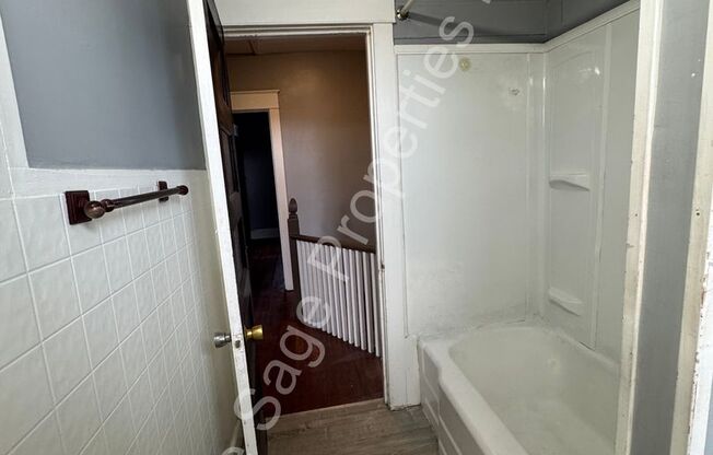 3 beds, 1 bath, 1,063 sqft, $1,595, Unit Unit 1