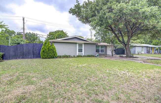 Charming 3/2 in the Heart of the Mueller Area!