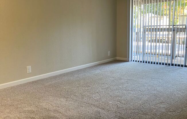 2 beds, 1 bath, 861 sqft, $1,725, Unit 122