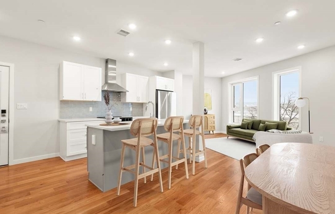267 OLD COLONY AVE