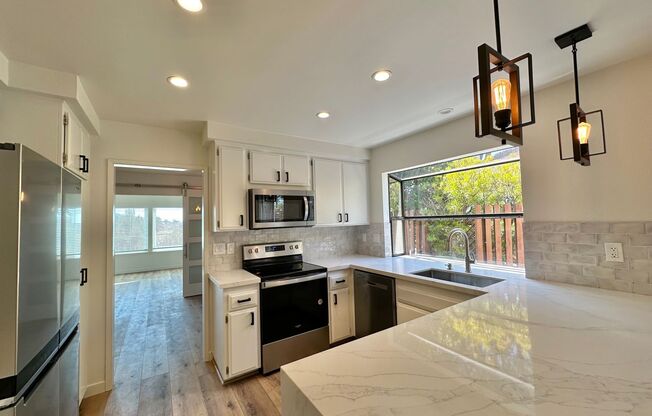 Remodeled 3 Bedroom Beauty in Oaks North