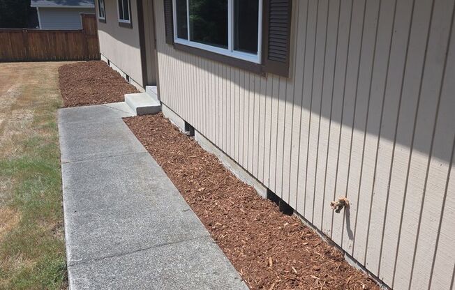 Bonney Lake - Lake Jane HOA - 3 bedroom 2 bathroom rambler home for rent -EV charger, Available NOW!