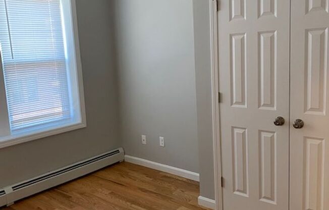 Renovated 2 Bedroom with Washer and Dryer hook ups