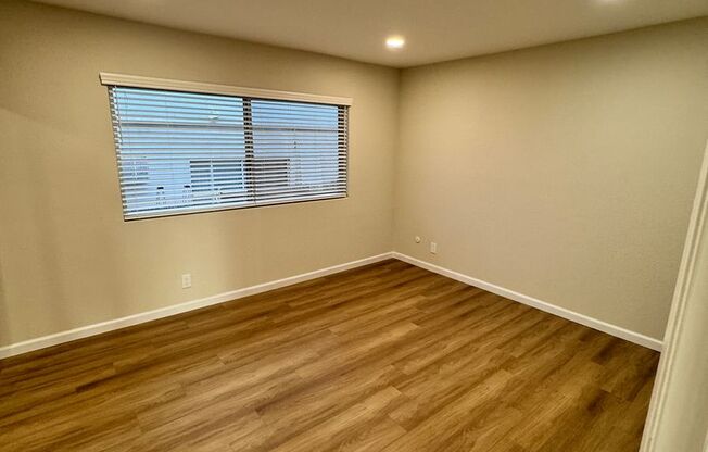 1 bed, 1 bath, 925 sqft, $2,395, Unit 09