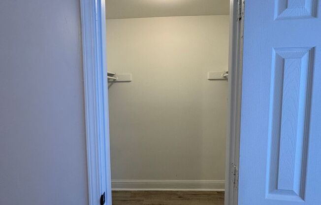 Newly Renovated Macon Gem: Spacious 1-Bedroom Apartment with Patio & Modern Amenities