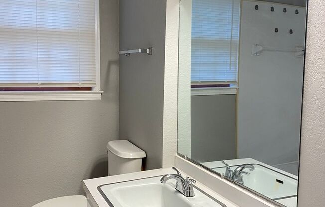 3 beds, 1 bath, $1,195