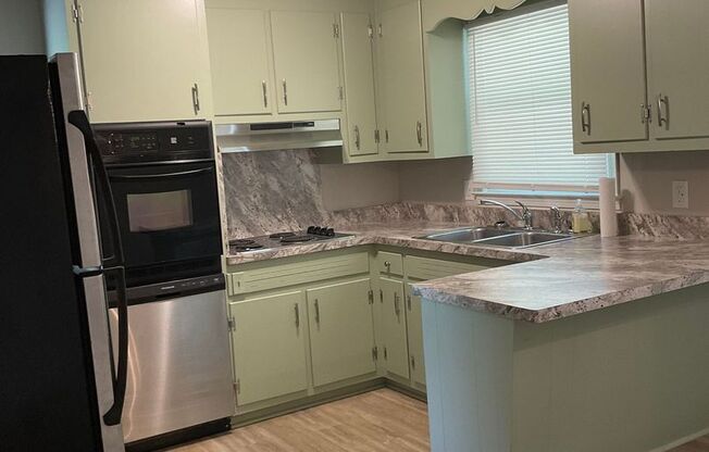 Available Now!! Beautiful 3 Bedroom