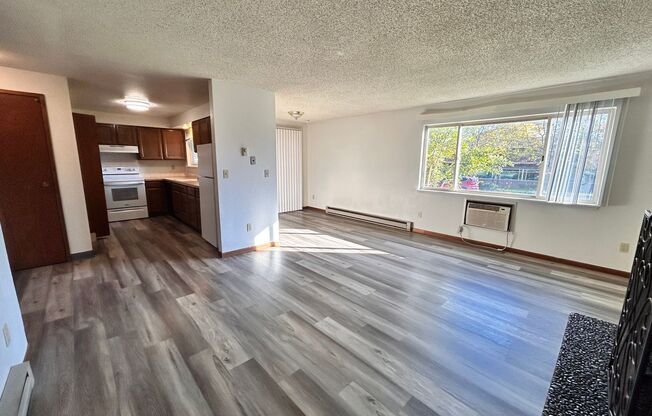 2 beds, 1 bath, $1,100, Unit 2331