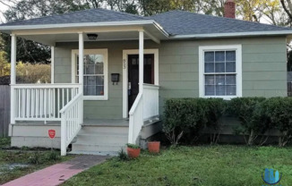Beautiful craftsman 2 bedroom with a detached garage in Jax!