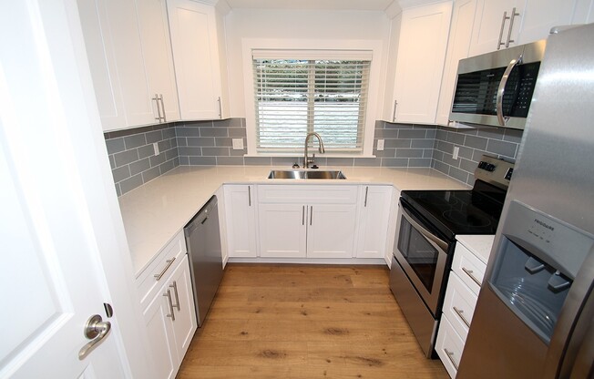 FULLY RENOVATED 2 BED, 2 BATH FACTORIA CONDO FOR RENT W HIGHEND FINISHES