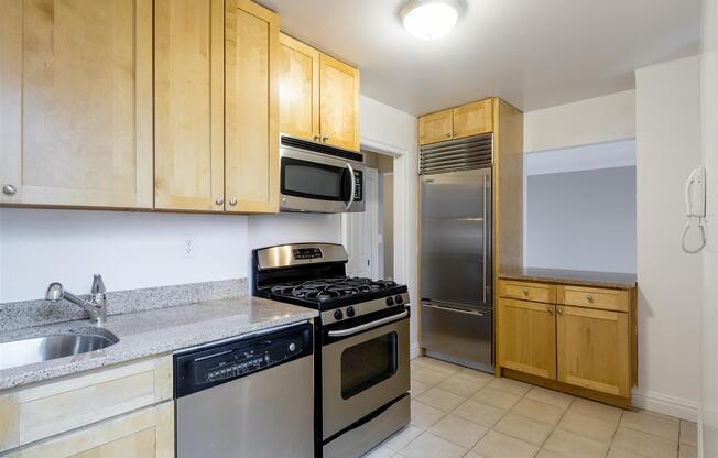 1 bed, 1 bath, 850 sqft, $5,350, Unit 14T