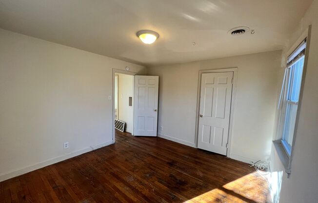 2 beds, 1 bath, 866 sqft, $1,050, Unit Unit 3