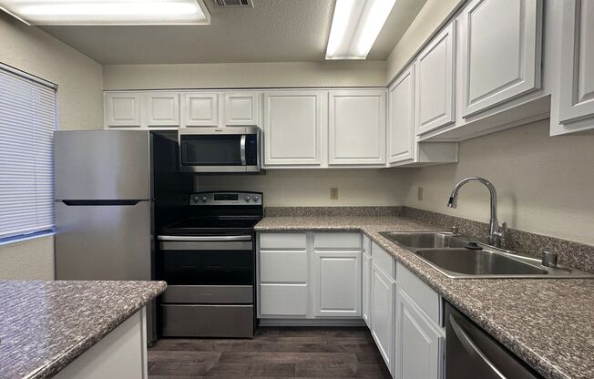 Cozy 2 bed 2 bath condo!