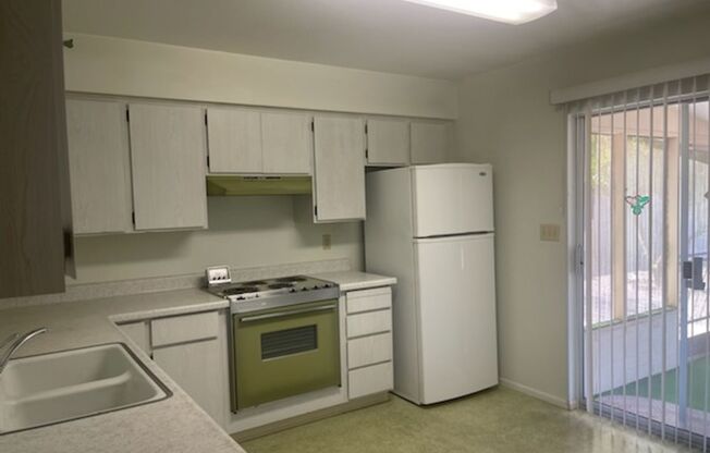 2 beds, 1 bath, 890 sqft, $1,499, Unit 6046 E Albany