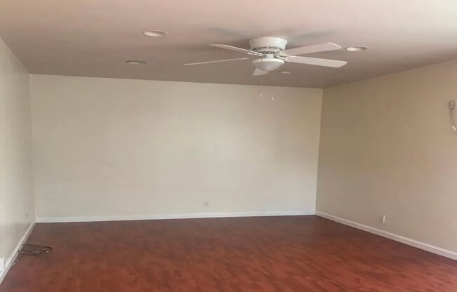664 W GLENOAKS BLVD