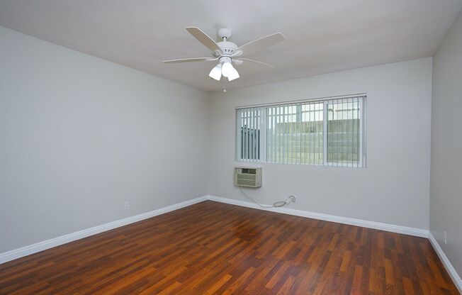 2 beds, 1 bath, 961 sqft, $2,100, Unit 13