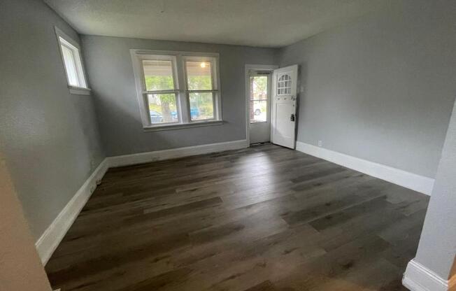 2 beds, 1 bath, 840 sqft, $1,200