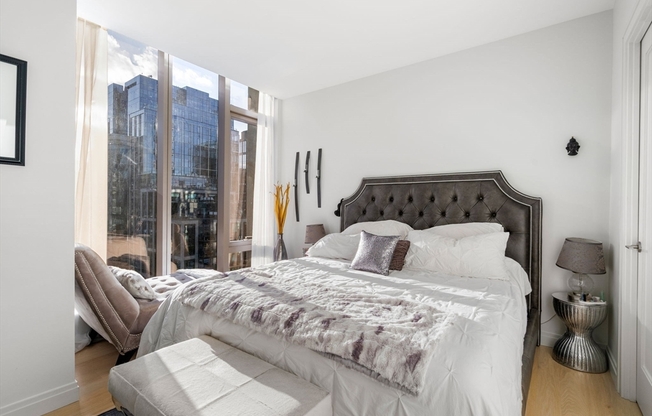 1 bed, 1 bath, 646 sqft, $5,300, Unit 1719