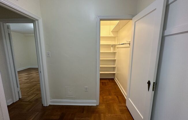 1 bed, 1 bath, 768 sqft, $1,400, Unit Royal York 704